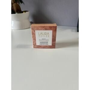 Laura Geller illuminating foundation powder - light